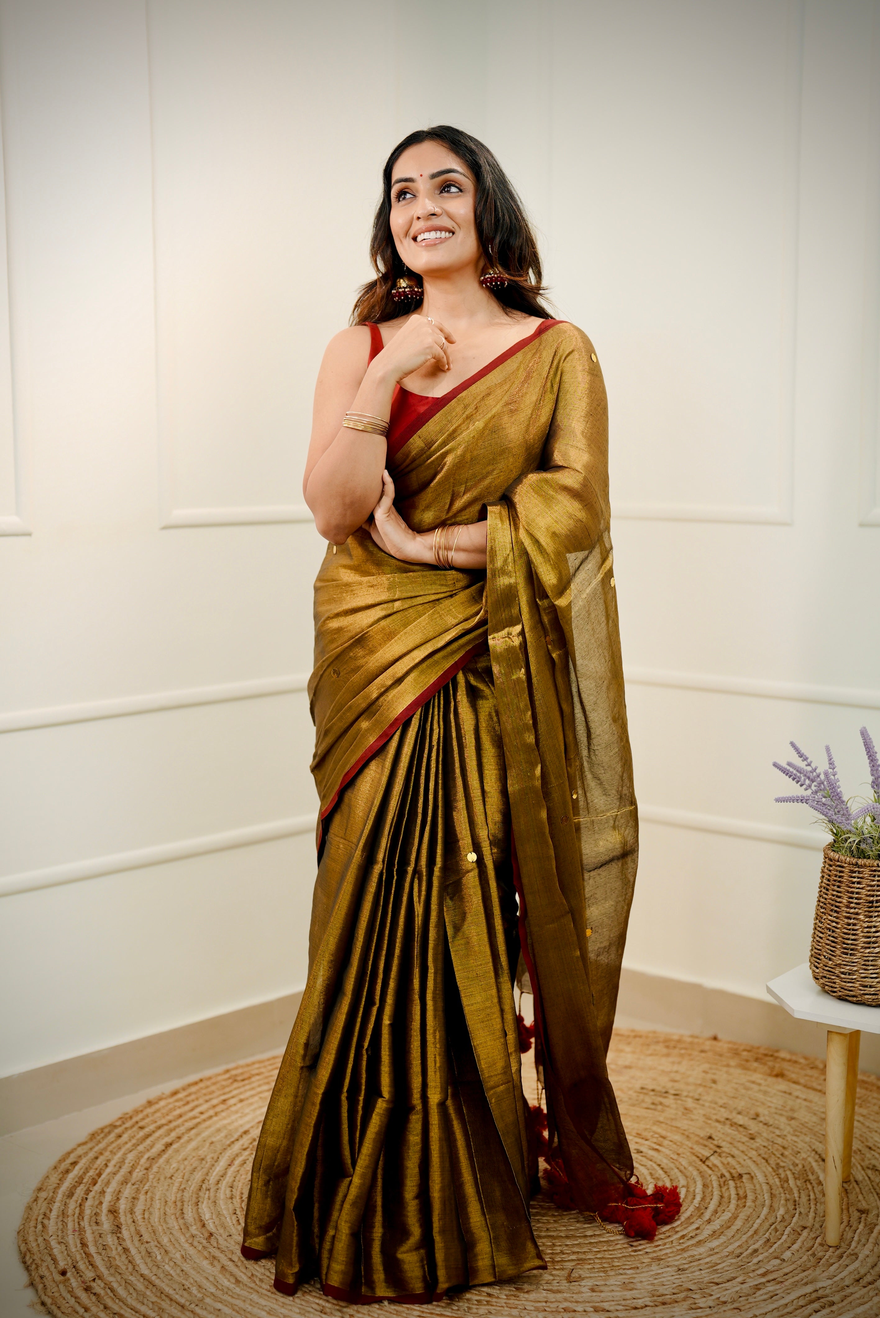 Golden Aura - Metalic Gold Handloom Tissue Saree