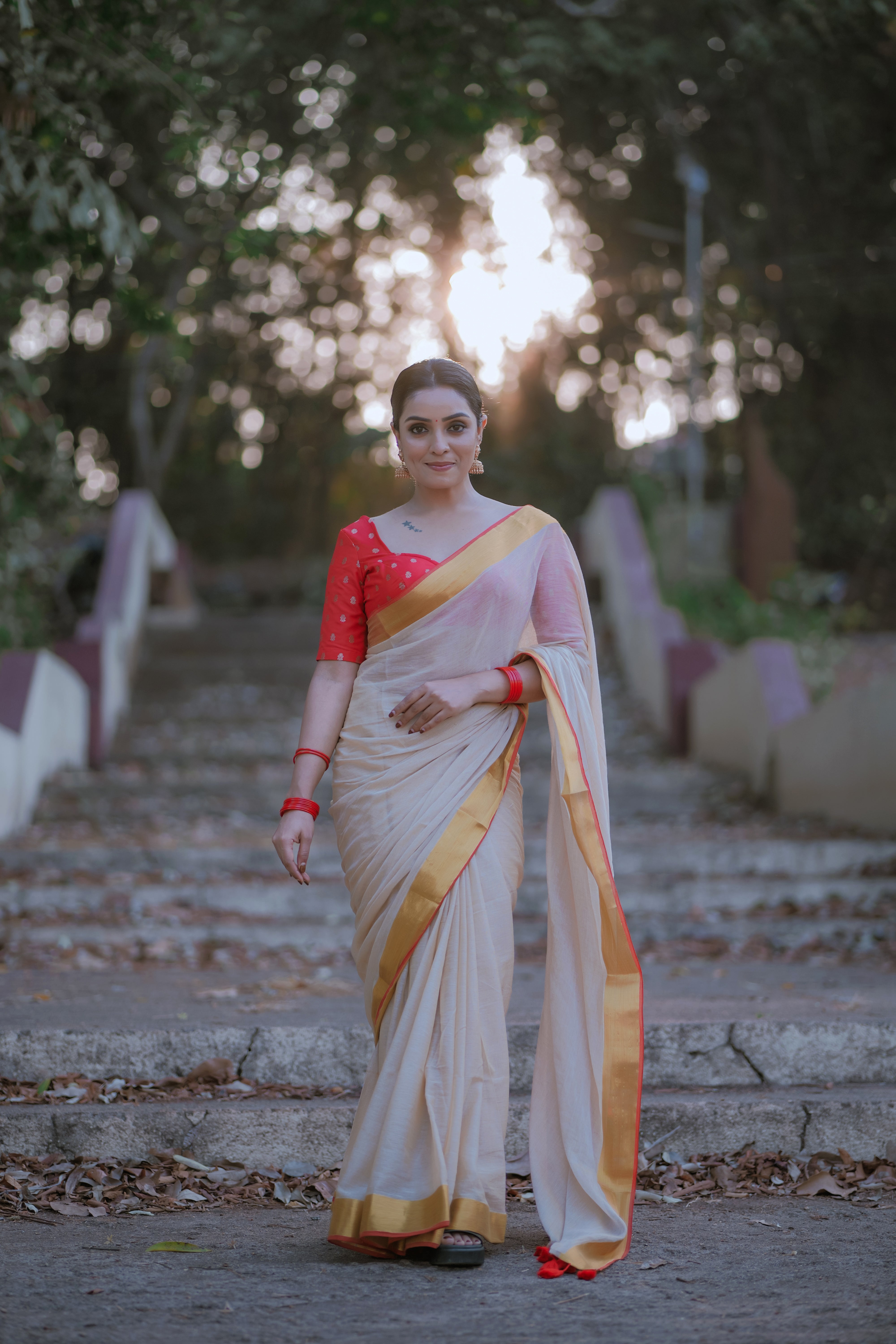 Red Border Handloom Mul Mul Cotton Off-White Kasavu Saree