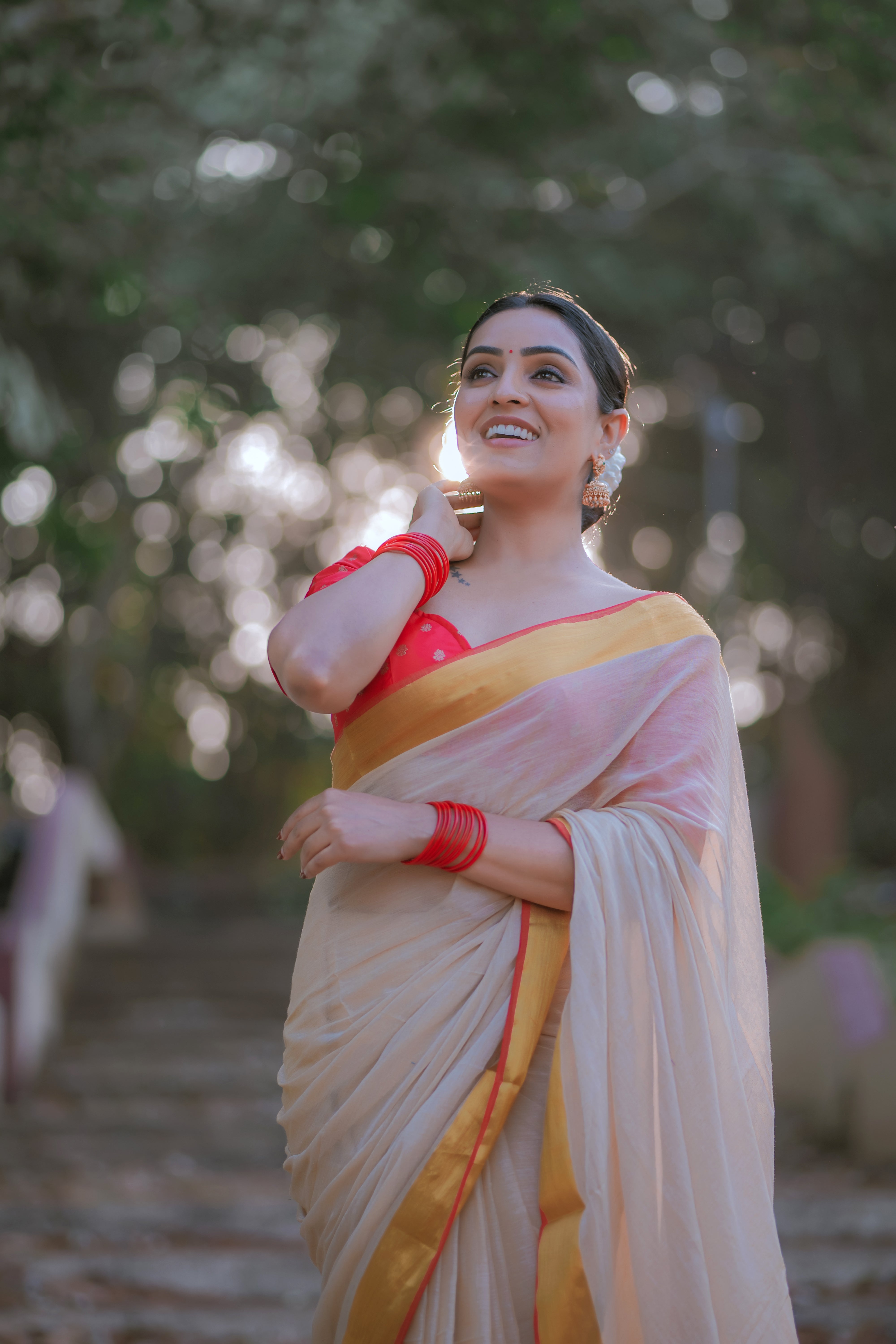 Red Border Handloom Mul Mul Cotton Off-White Kasavu Saree