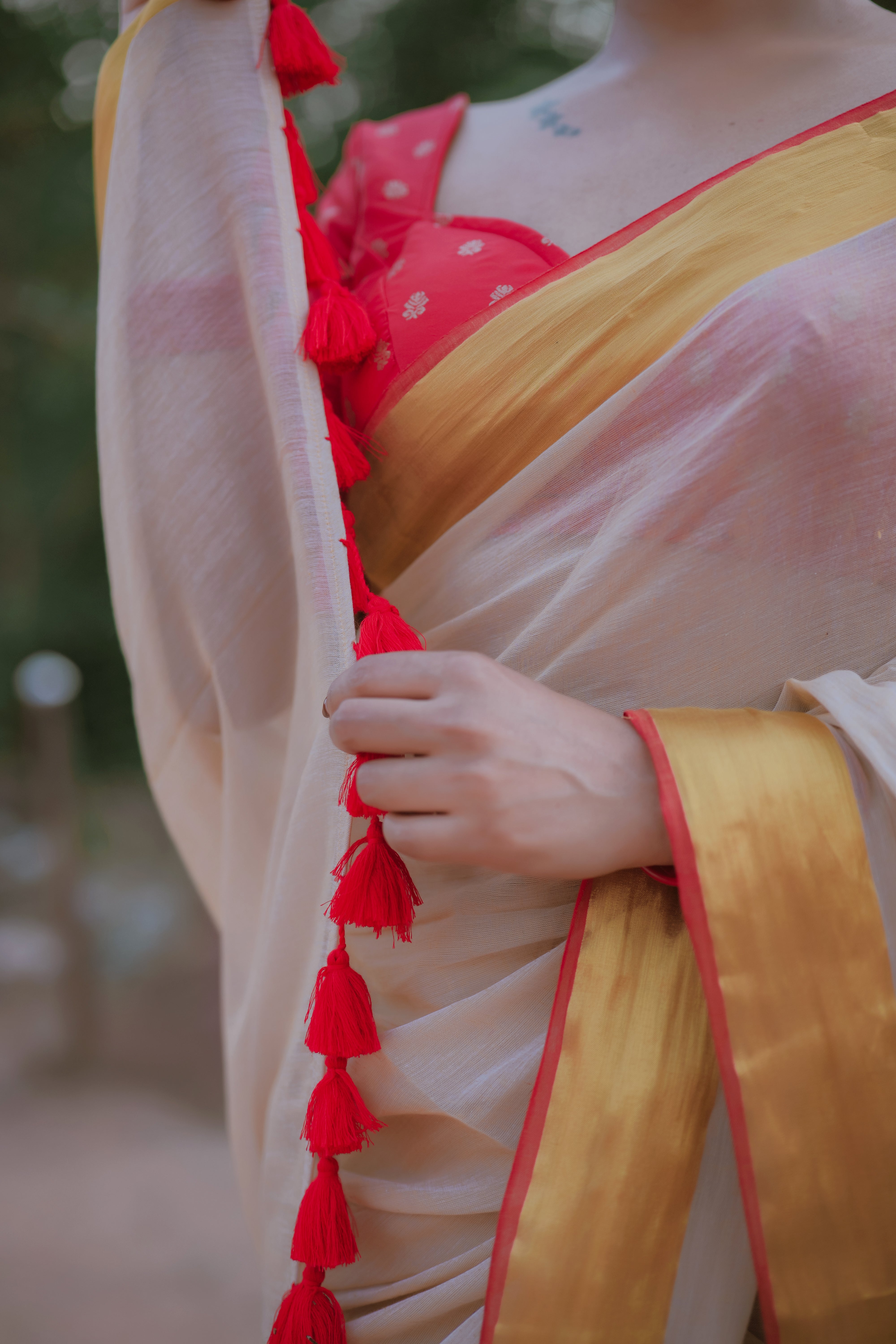 Red Border Handloom Mul Mul Cotton Off-White Kasavu Saree
