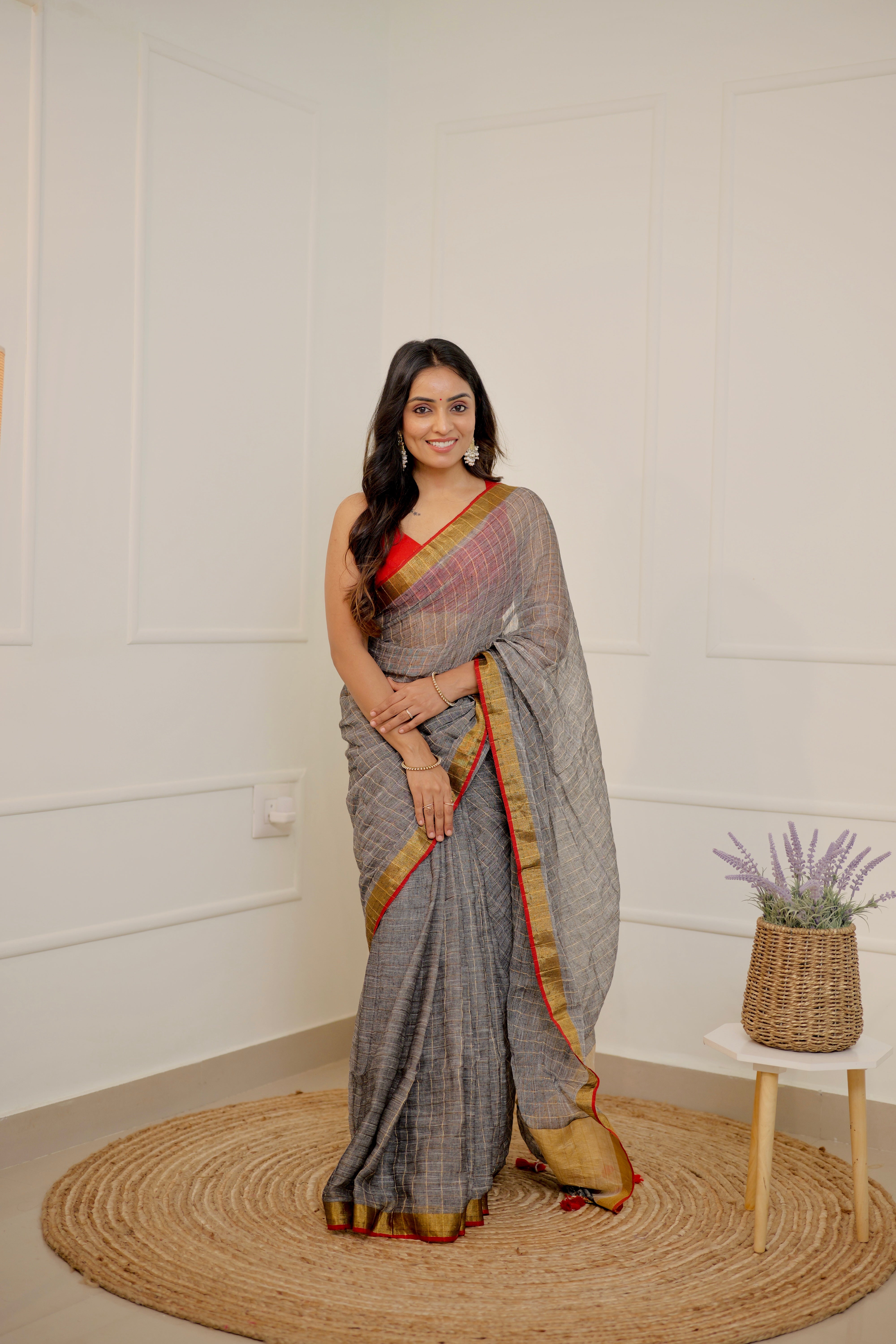 Linen Checks Saree – Gery with Golden Zari Border