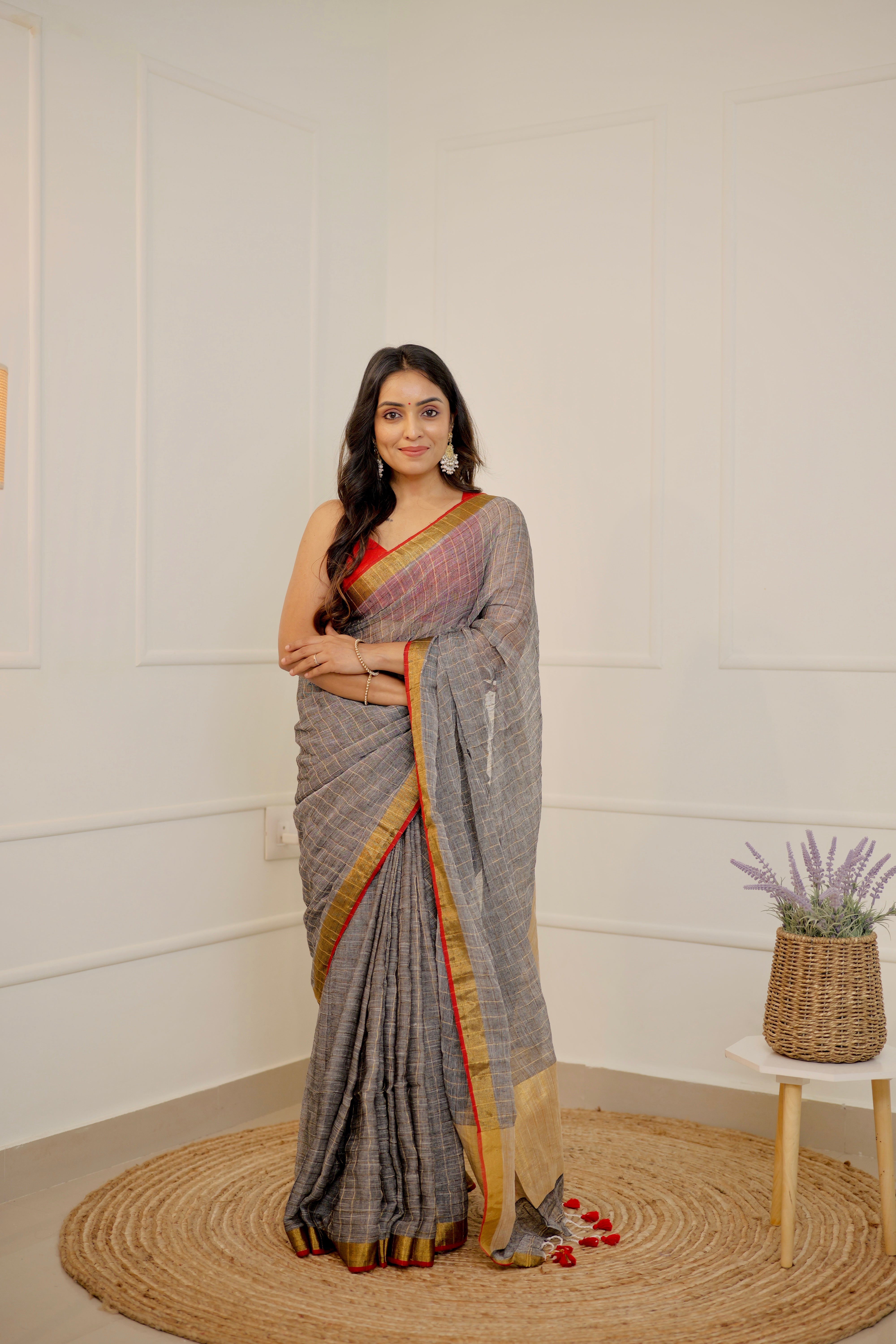 Linen Checks Saree – Gery with Golden Zari Border