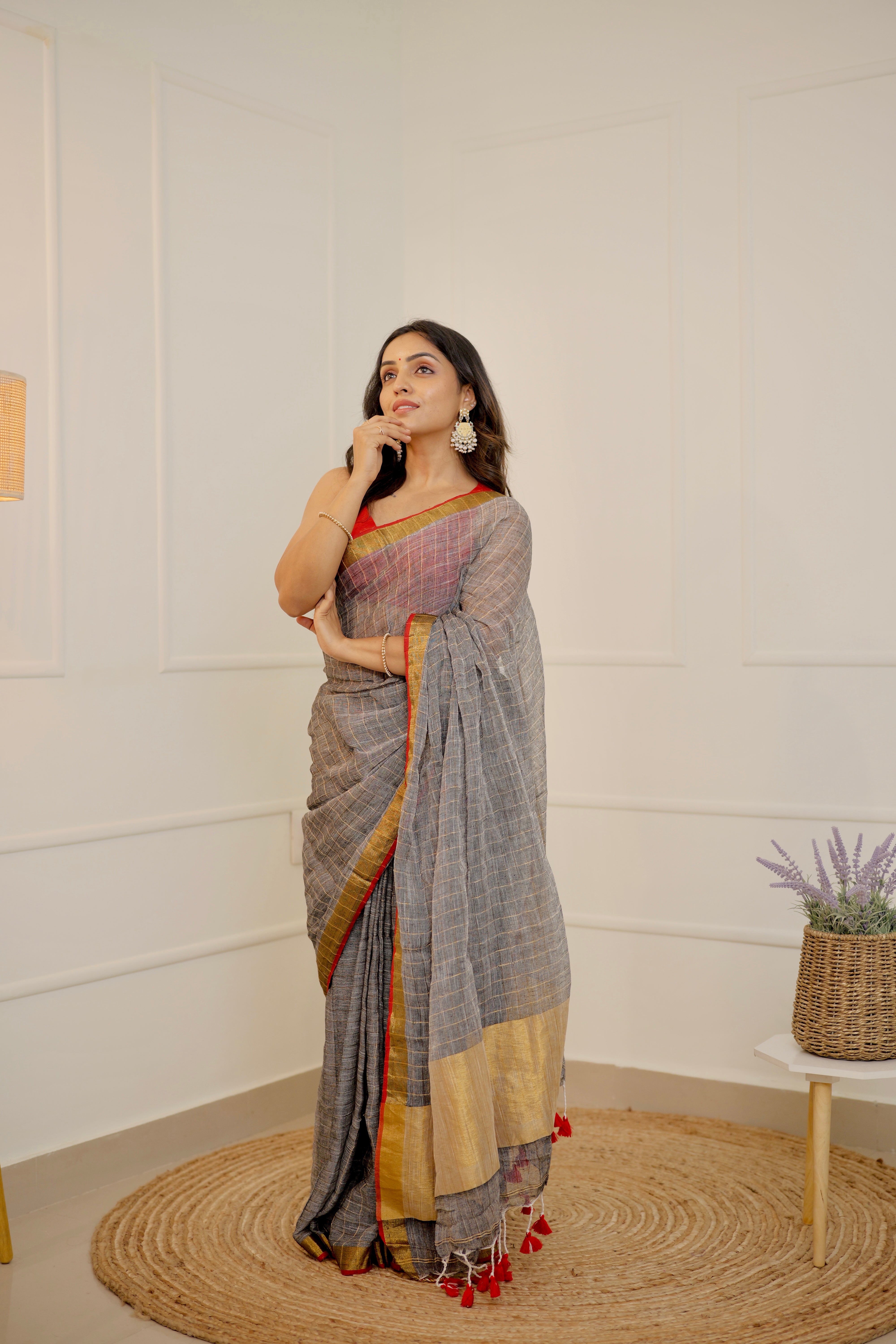 Linen Checks Saree – Gery with Golden Zari Border