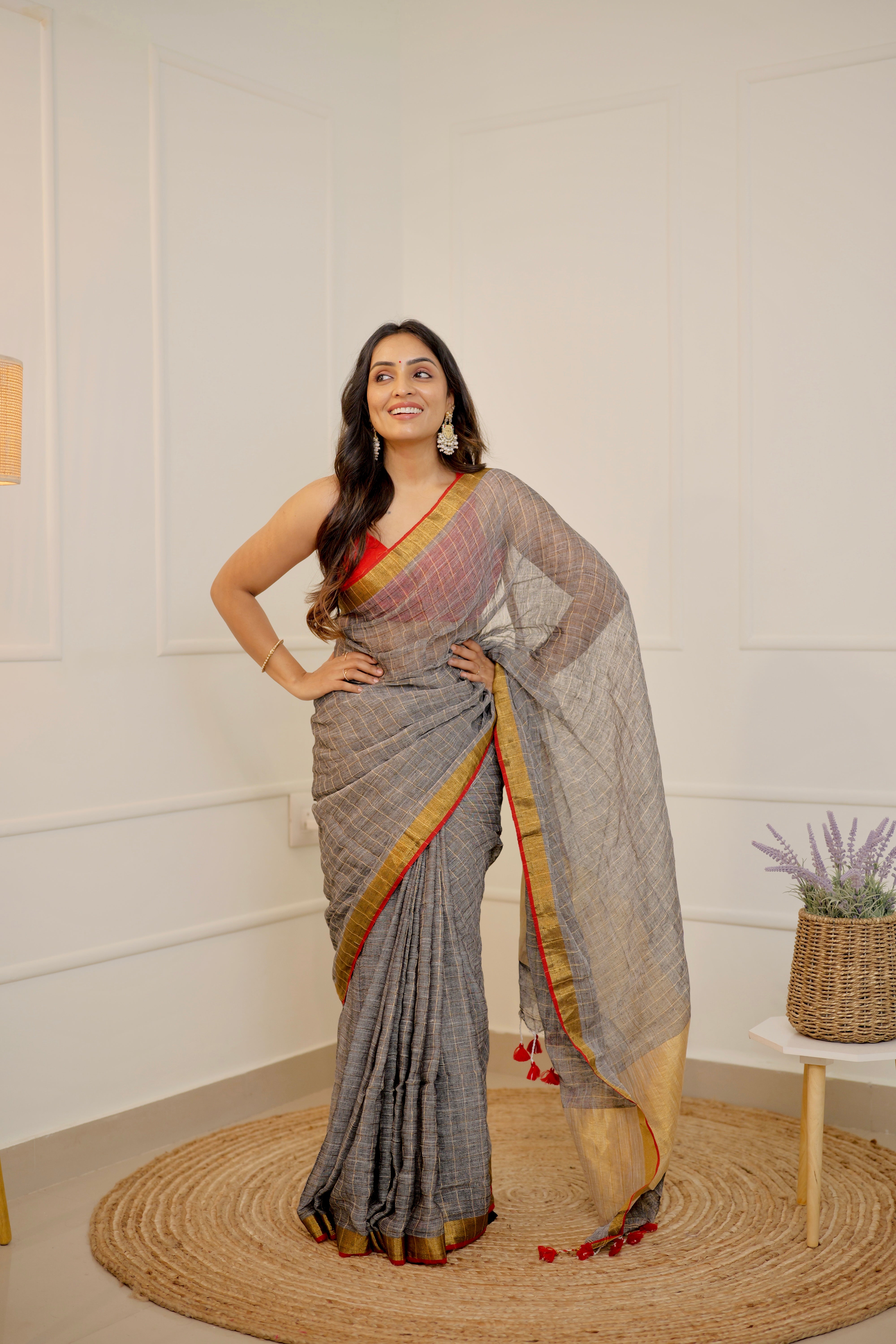 Linen Checks Saree – Gery with Golden Zari Border