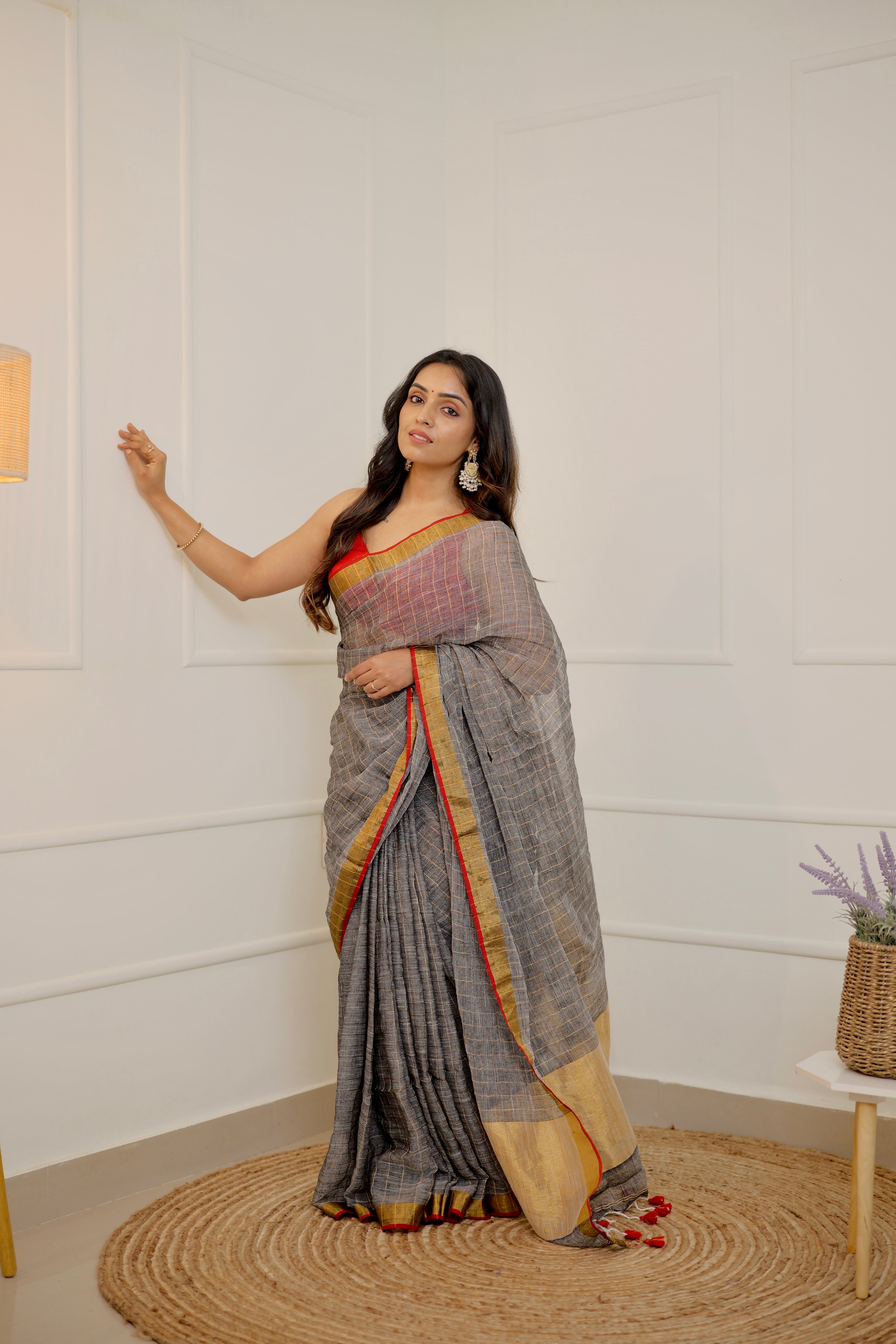 Linen Checks Saree – Gery with Golden Zari Border