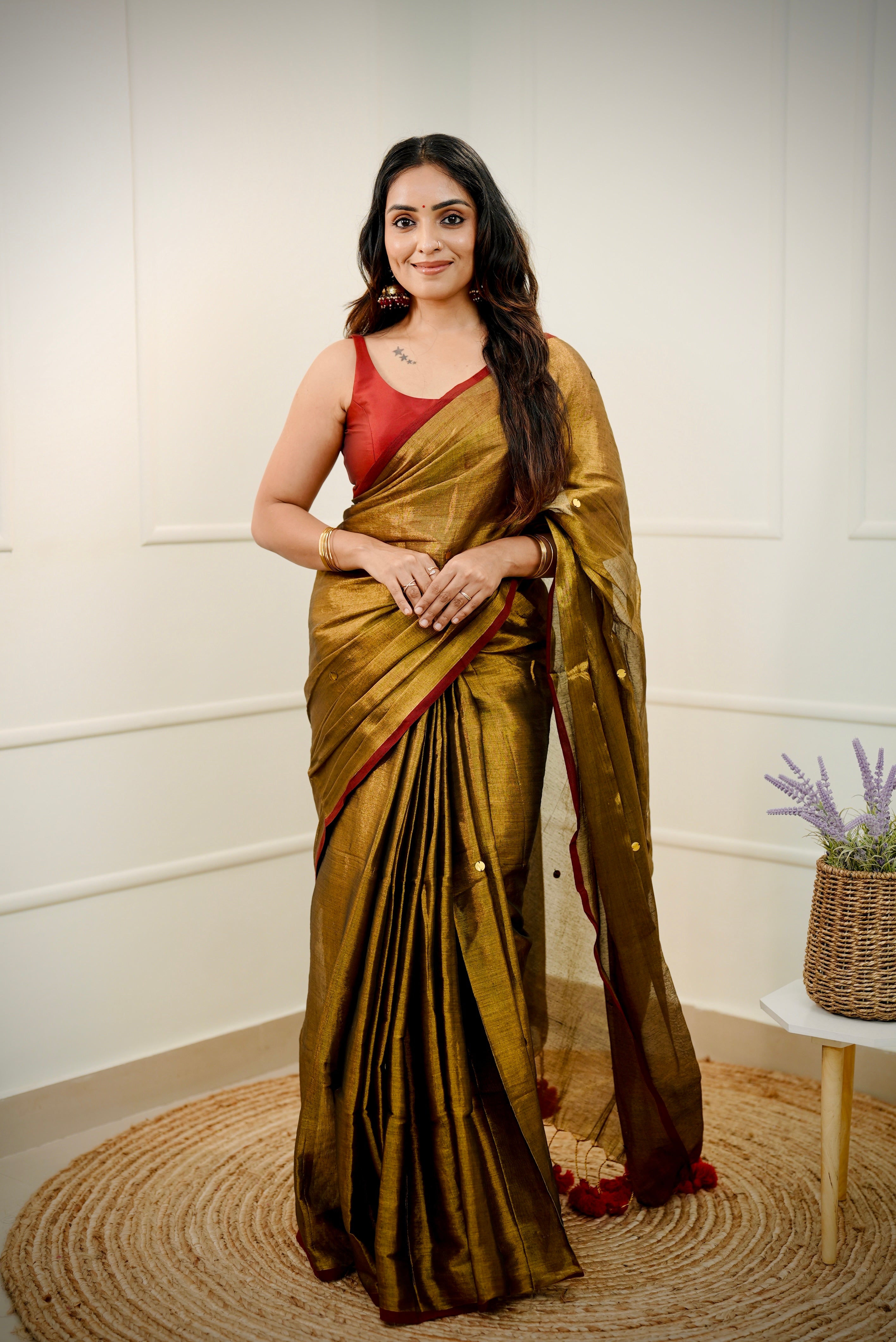 Golden Aura - Metalic Gold Handloom Tissue Saree