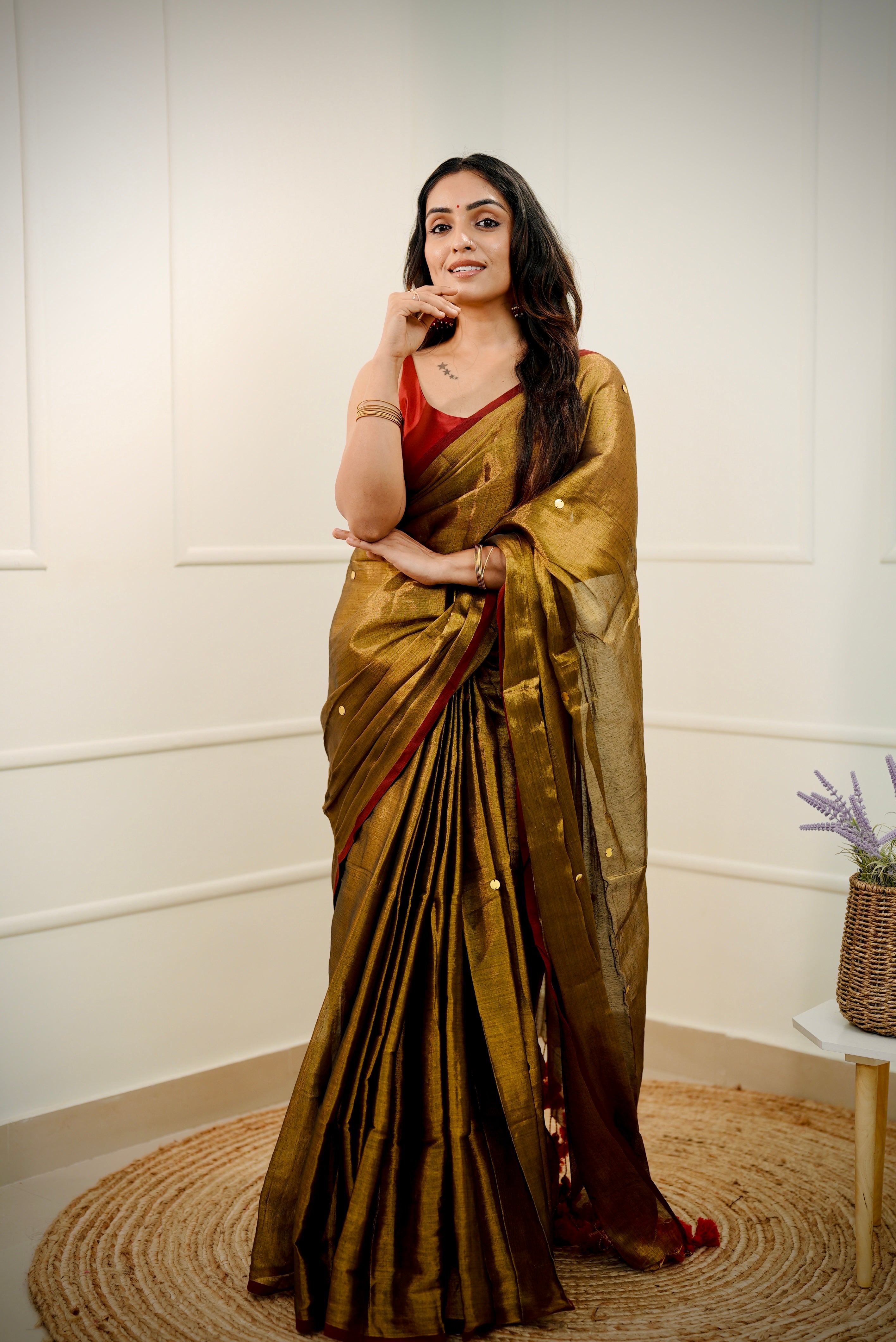 Golden Aura - Metalic Gold Handloom Tissue Saree