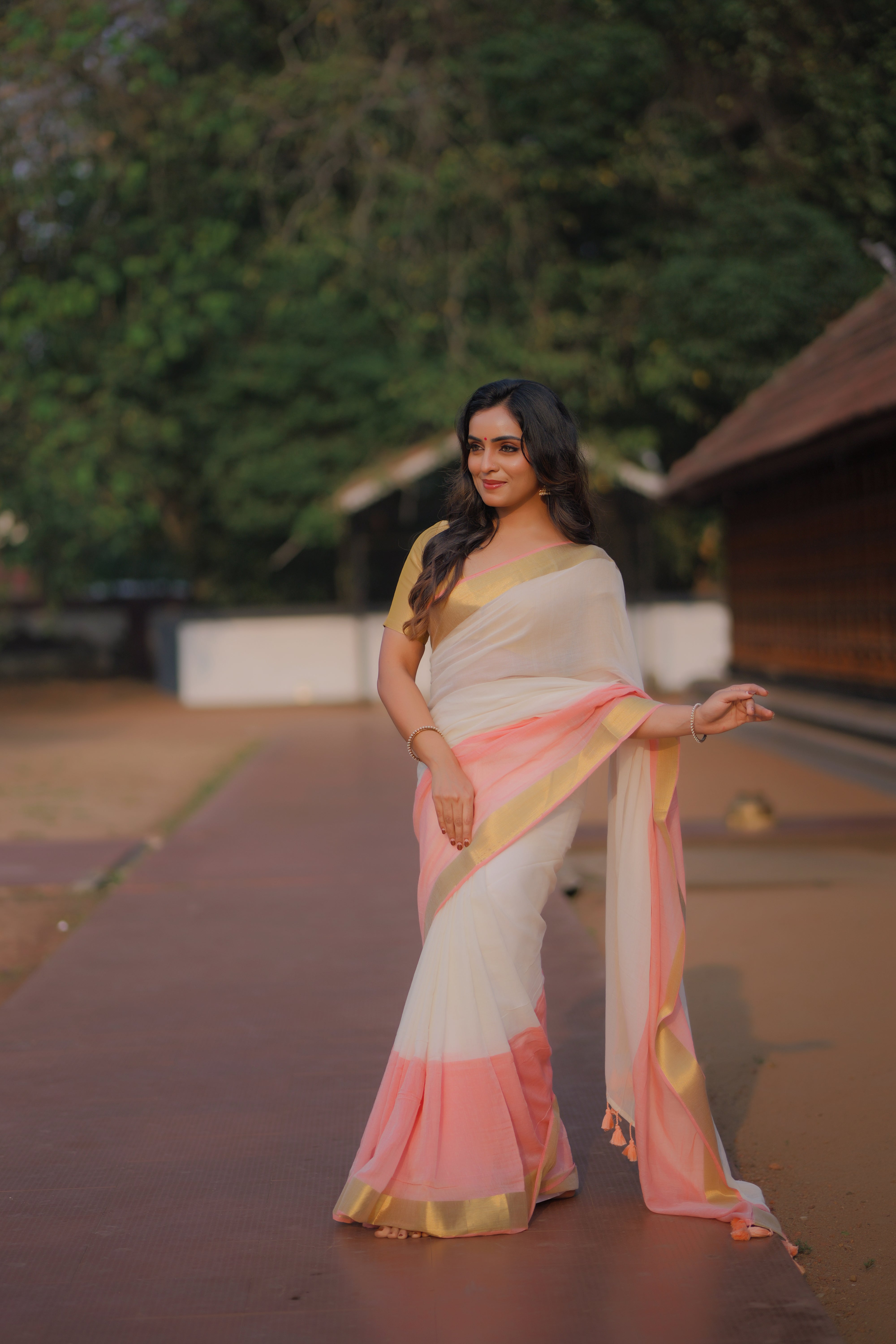 Pink & Off-White Mul Mul Cotton Kasavu Saree