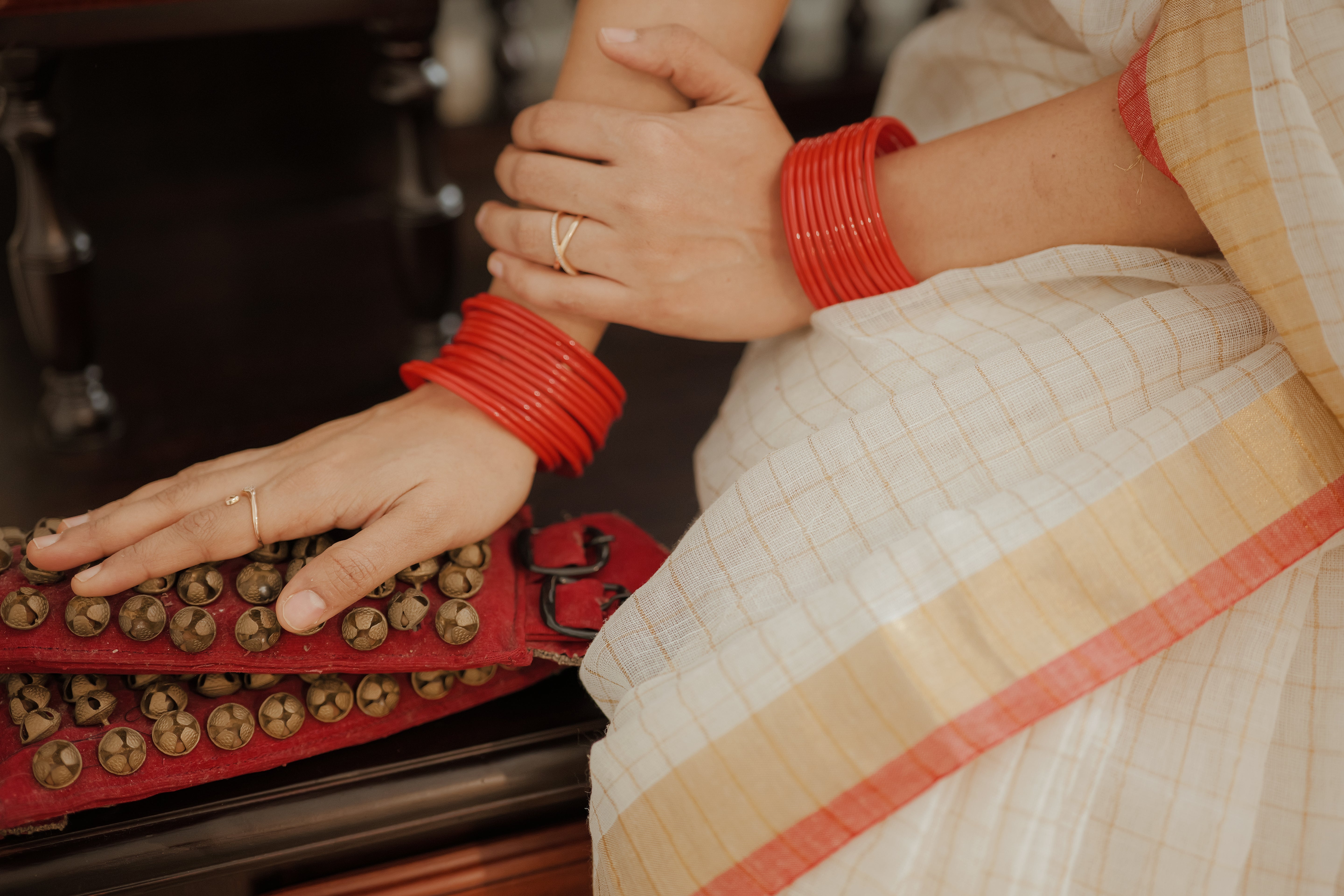 Vaidehi – White Linen Cotton Saree with Gold Checks