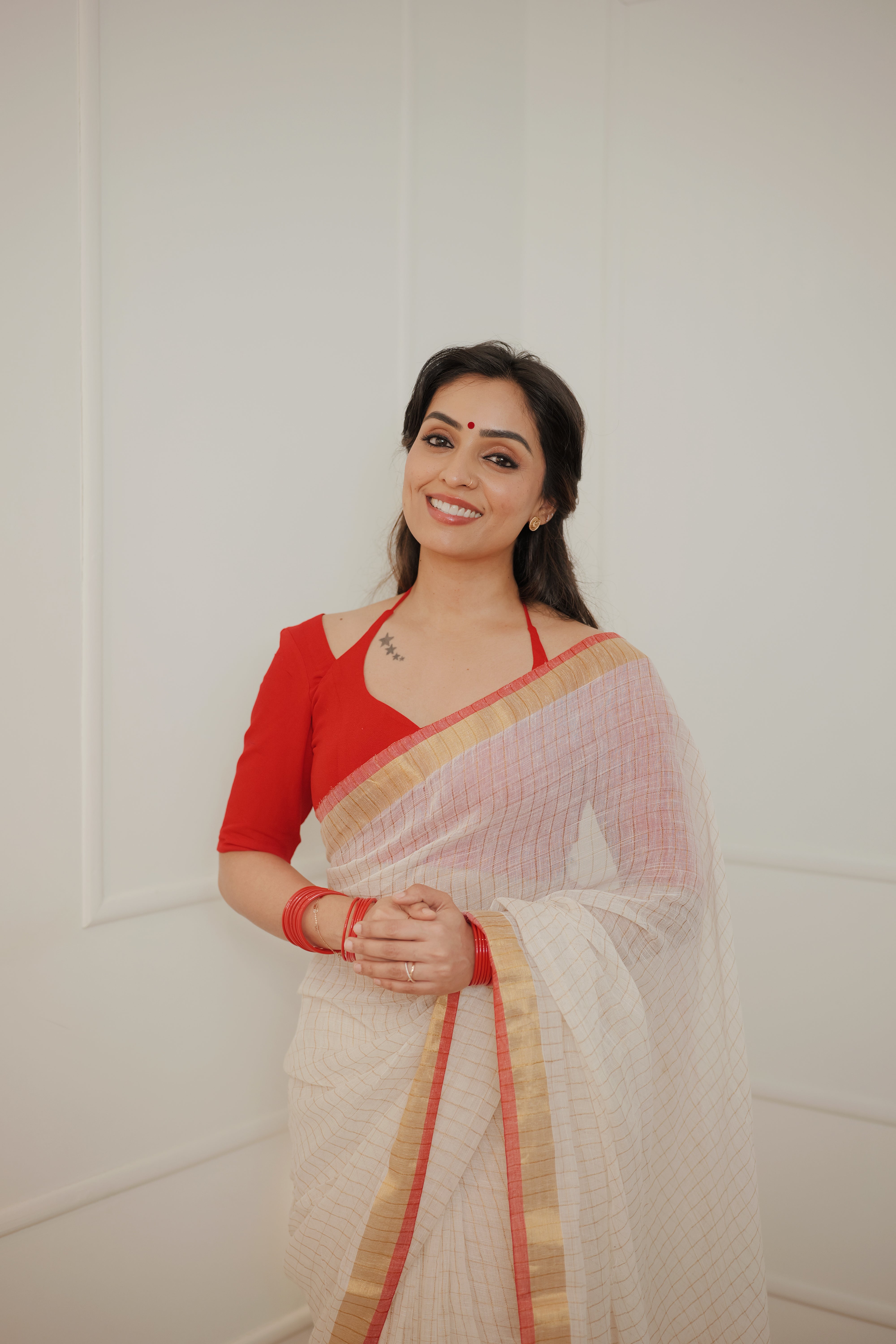 Vaidehi – White Linen Cotton Saree with Gold Checks