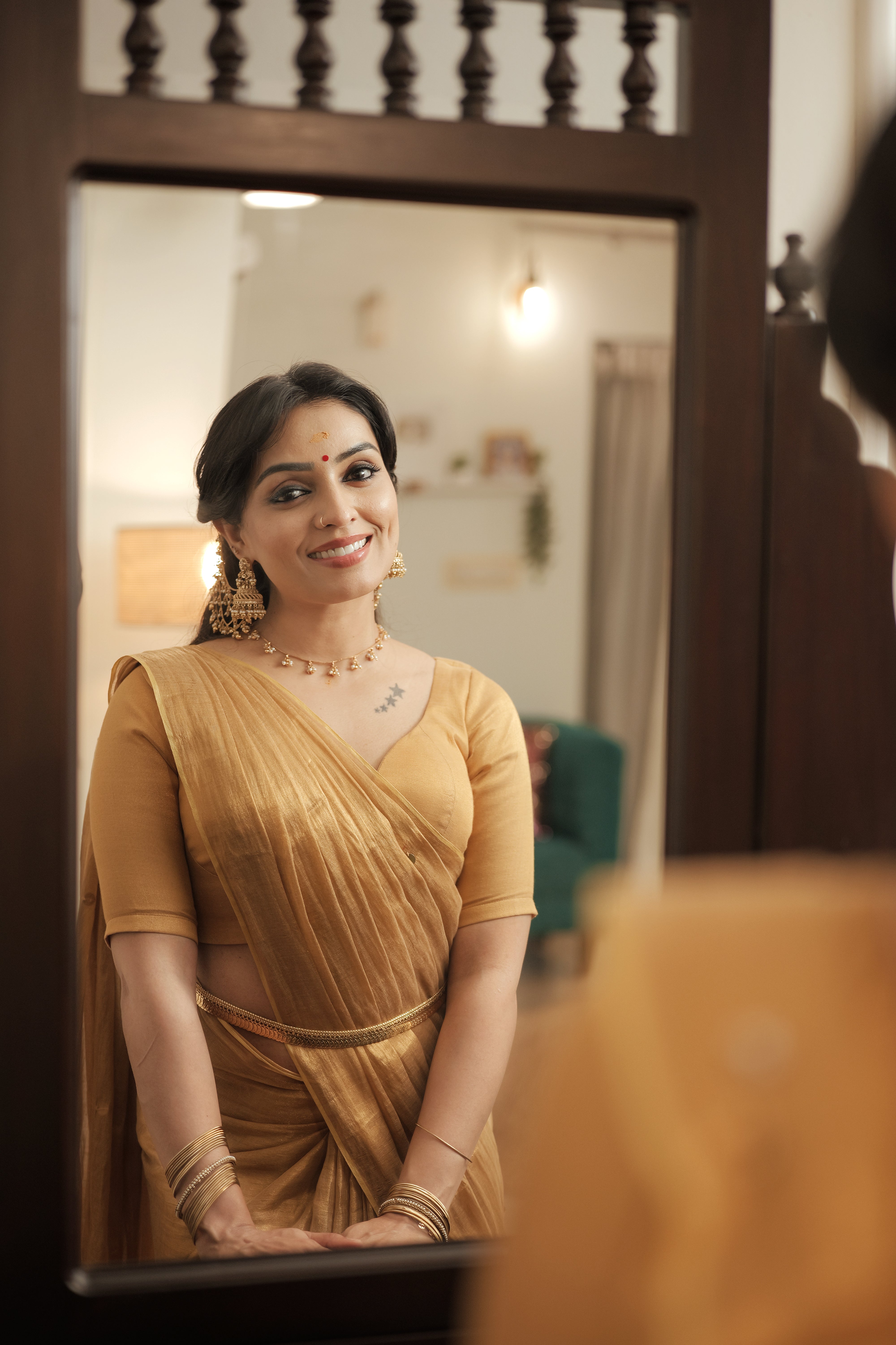 Naayika Suvarna – Golden Handloom Tissue Saree with Sequin Buttas