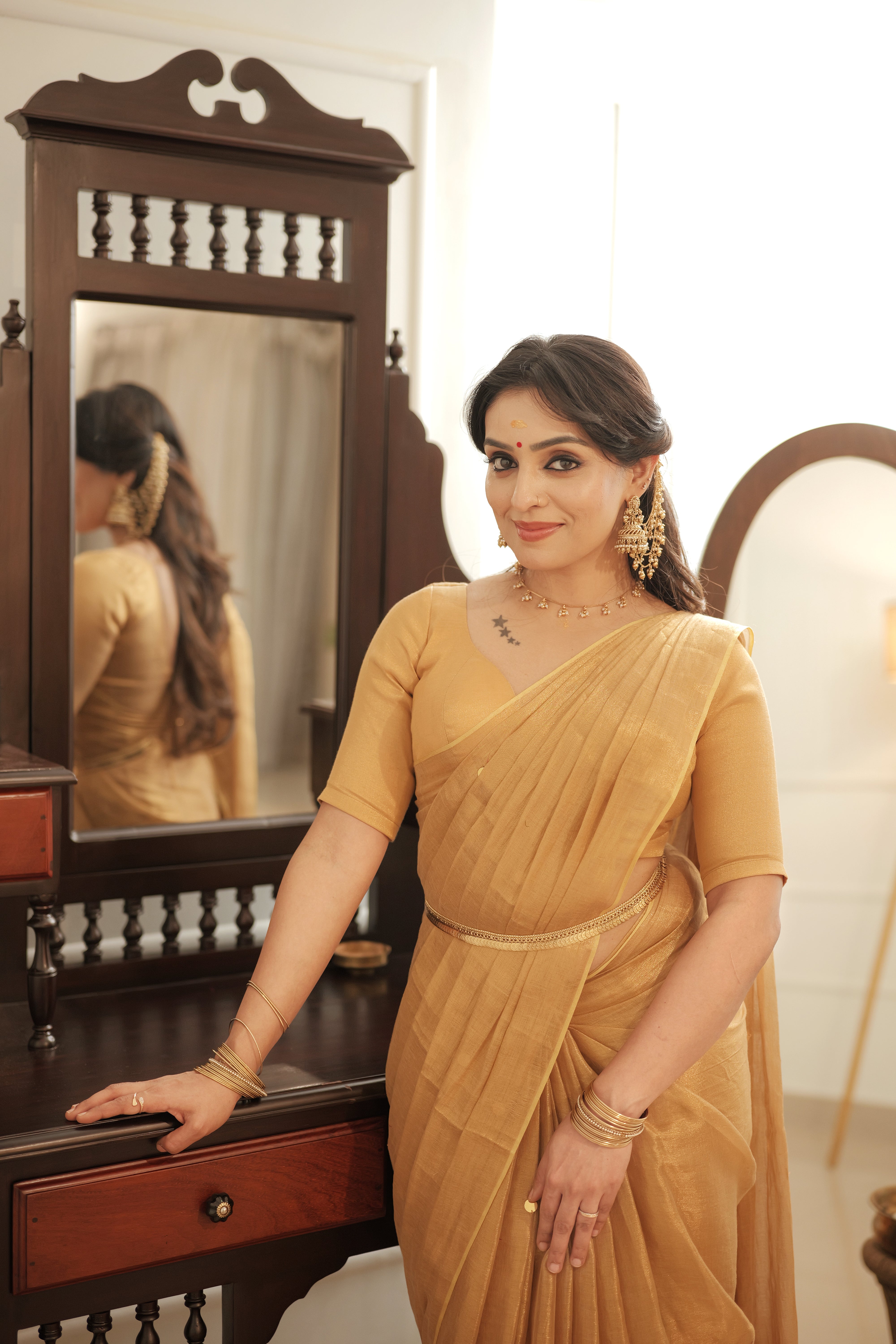 Naayika Suvarna – Golden Handloom Tissue Saree with Sequin Buttas