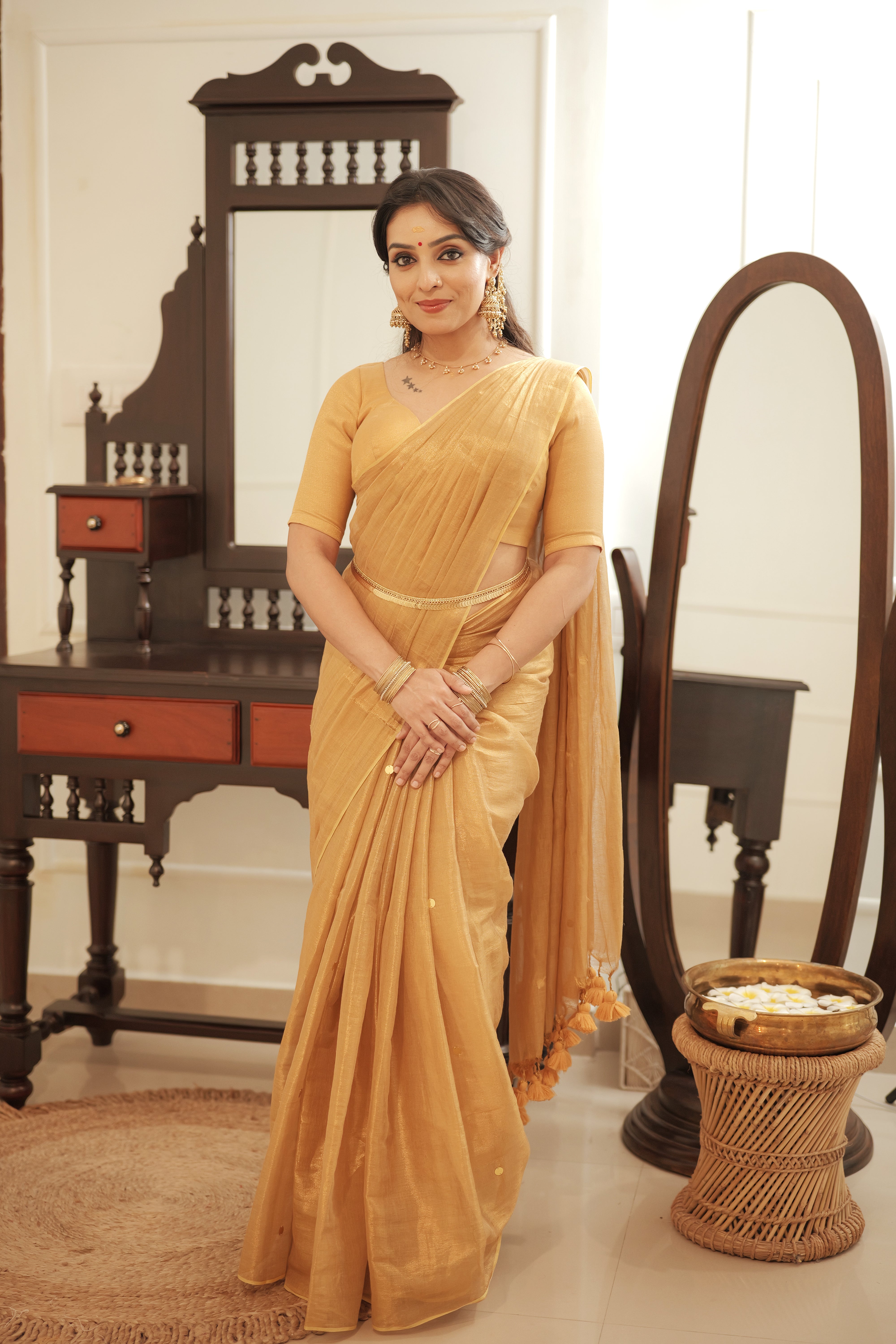 Naayika Suvarna – Golden Handloom Tissue Saree with Sequin Buttas