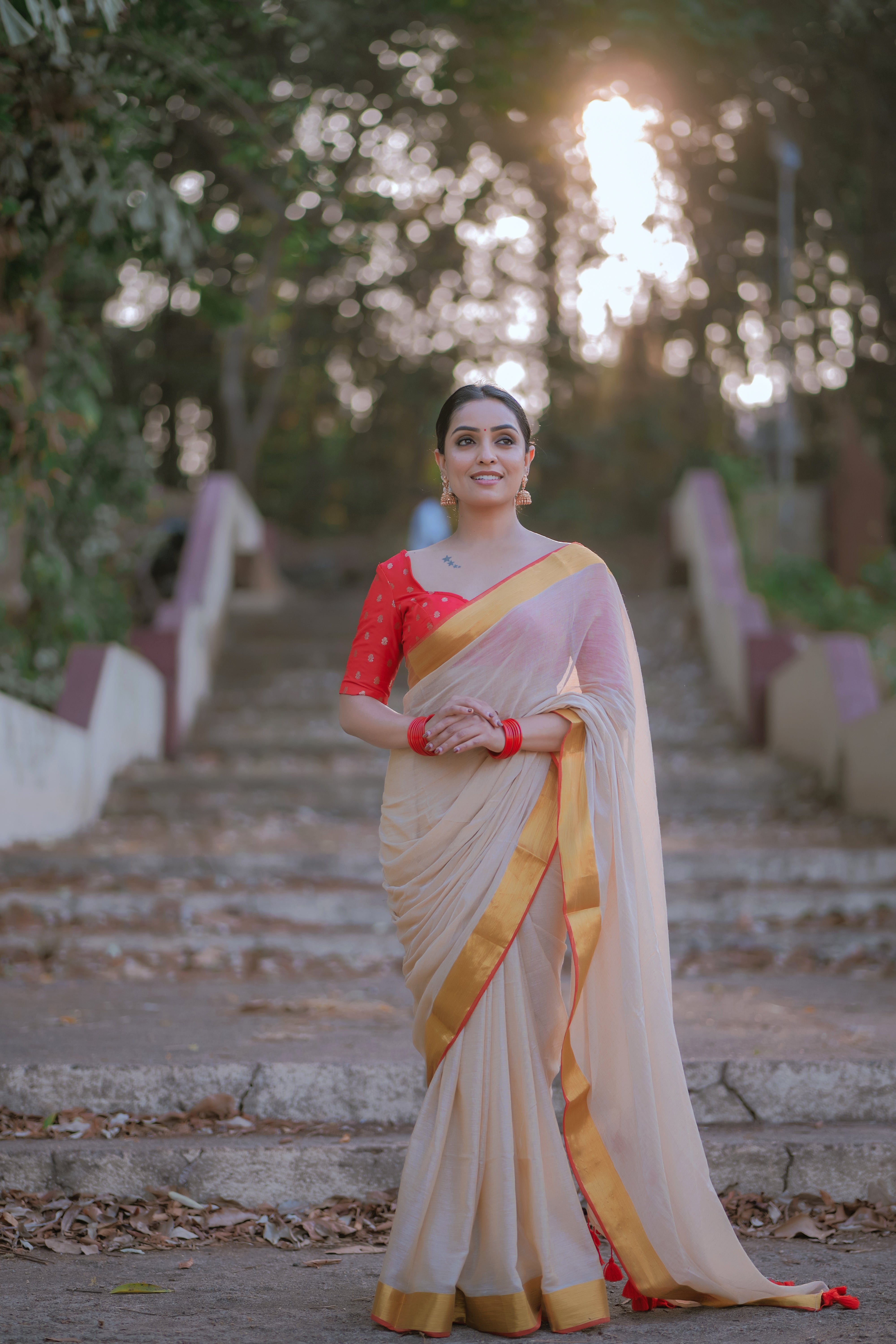 Red Border Handloom Mul Mul Cotton Off-White Kasavu Saree
