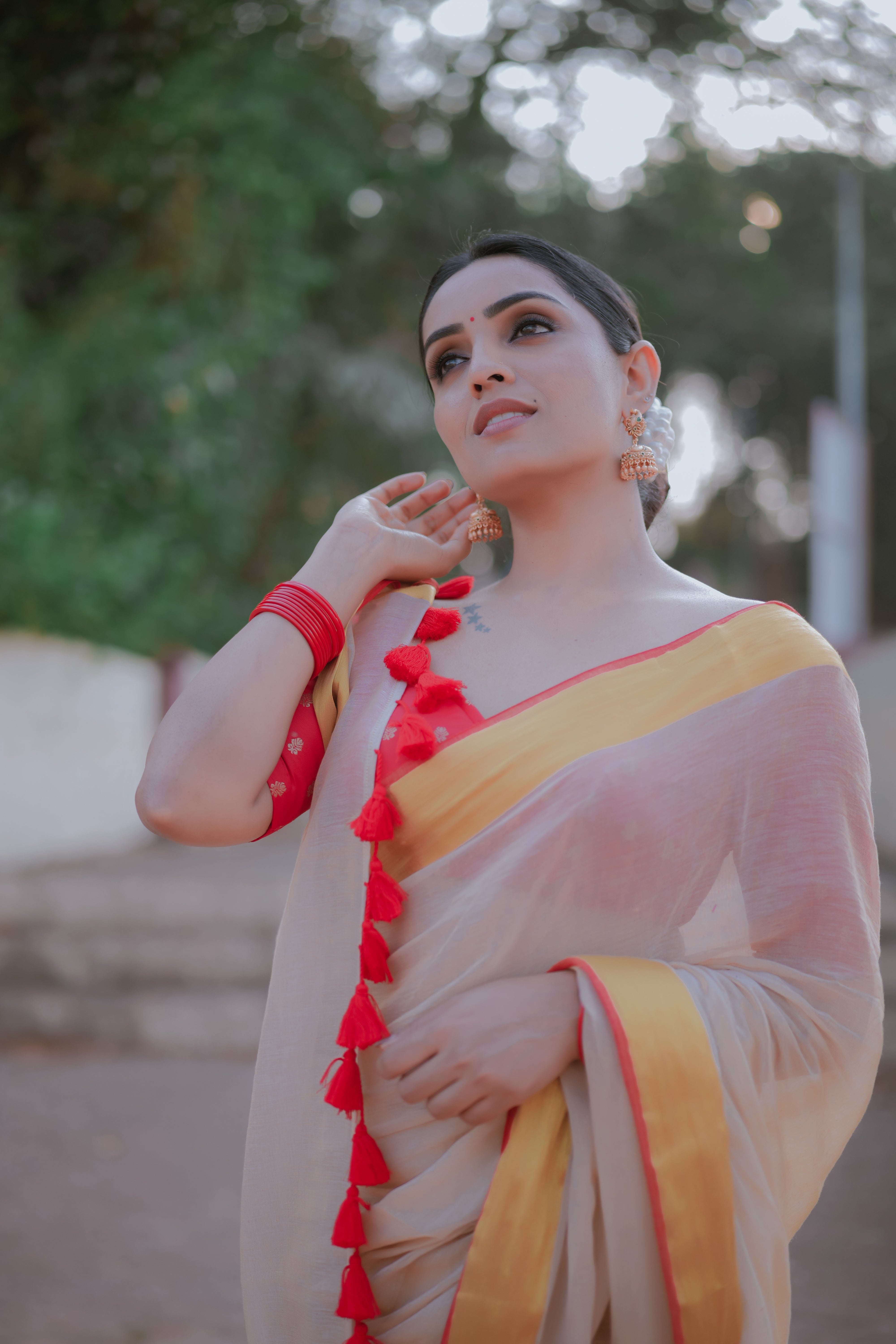 Red Border Handloom Mul Mul Cotton Off-White Kasavu Saree