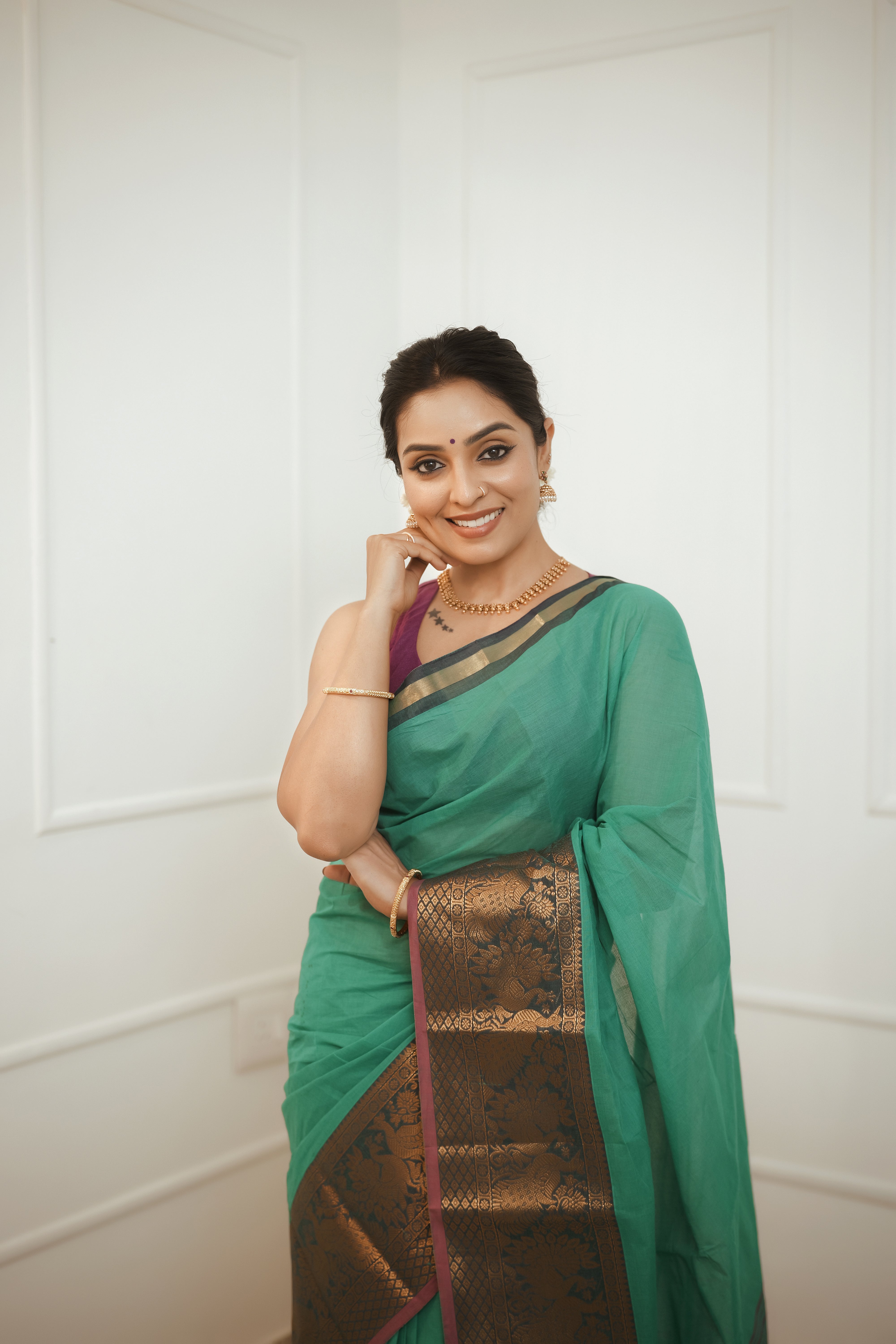 Nira – Emerald Green Cotton Saree with Antique Zari Border